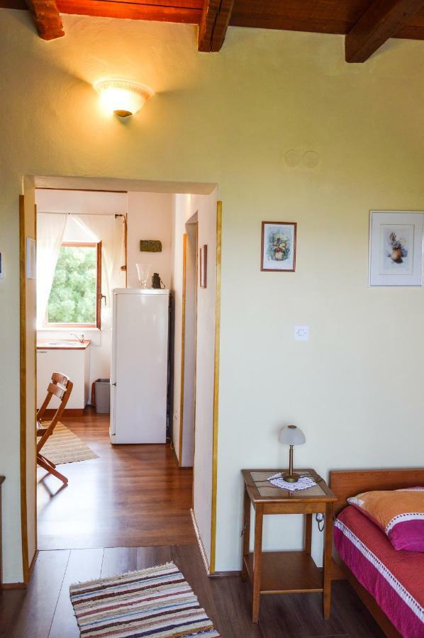 Apartment Zoja Pinezići Eksteriør billede